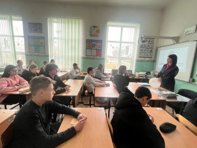 Сотрудники Госавтоинспекции Тбилисского района провели краш–курс под названием «Безопасность важнее всего»