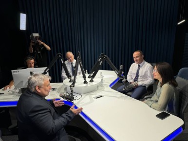  FM   
