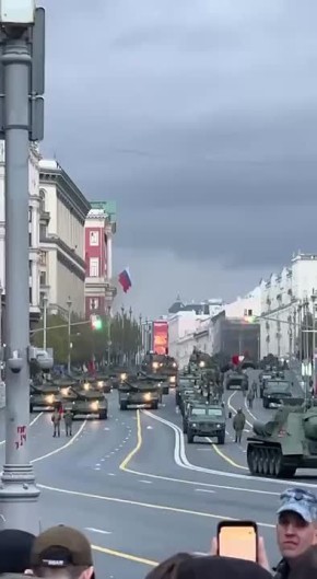  TikTok       POV:    