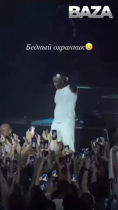      Akon           