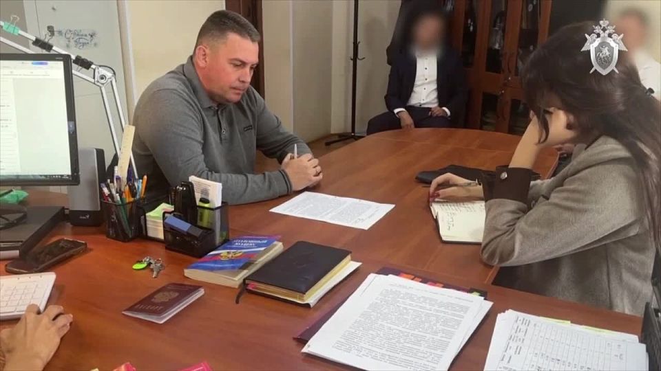 Мэр города Владимир — Дмитрий Наумов обвиняется в получении взятки в размере 1,1 млн рублей от представителей сферы ритуальных услуг, — СК