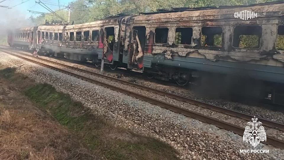 Три вагона электропоезда Краснодар — Староминская сгорели на Кубани, пострадавших и погибших нет, сообщает МЧС России