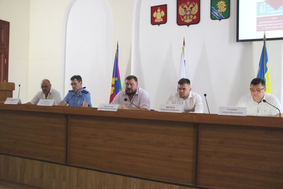 В Ейске обсудили состояние мест для укрытия населения при возникновении опасной ситуации