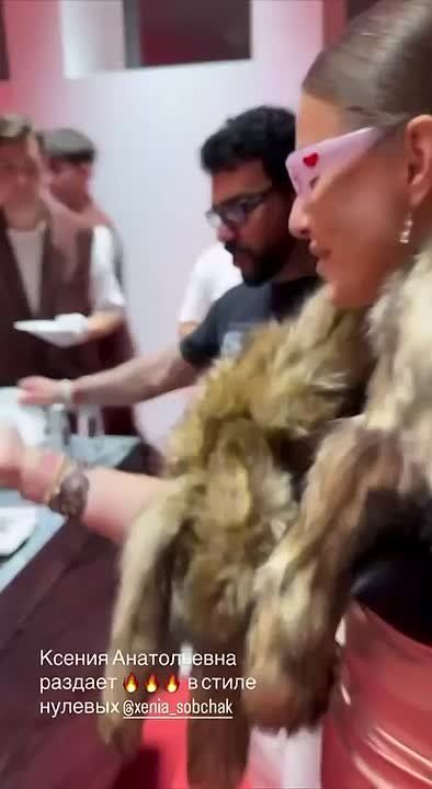 – Ели чёрную икру ложками. В соц
