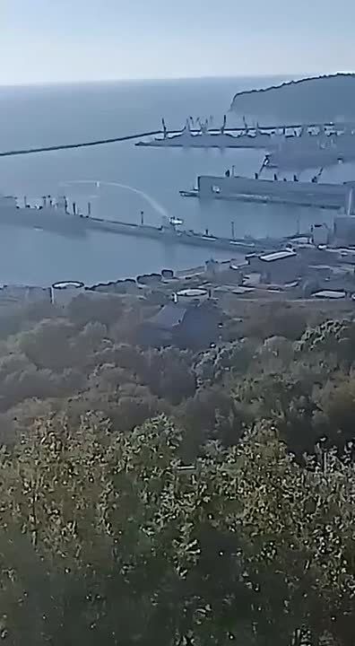 Враг опубликовал кадры удара по порту в Туапсе