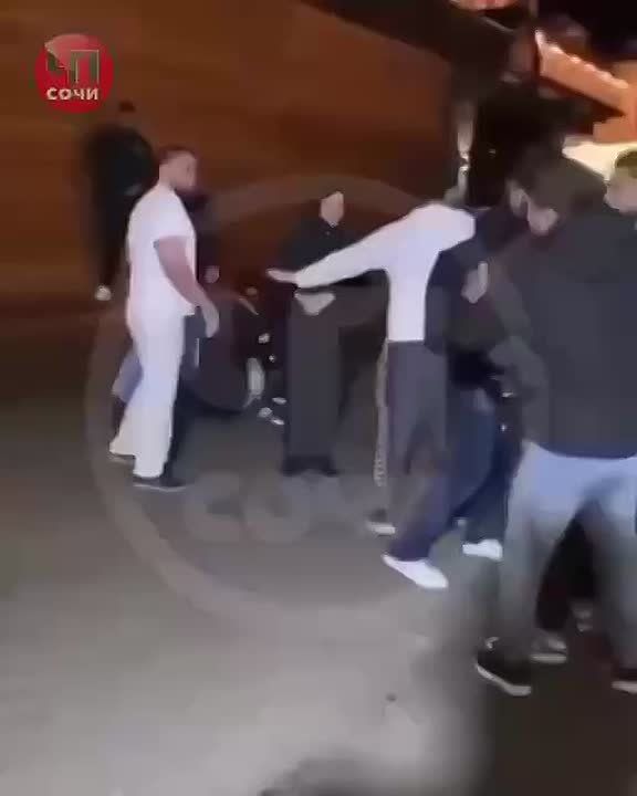 На Красной Поляне неспокойно: массовая драка!