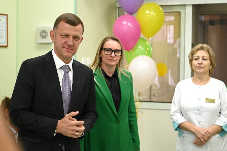Евгений Наумов поздравил мам малышей, родившихся в День города в роддоме по улице Комсомольской