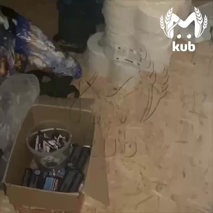Батарейки, дождевики, наколенники и тёплая форма — всё это должно было отправиться на передовую