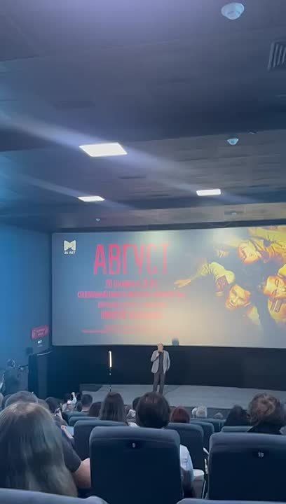 Во всех кинотеатрах страны начался показ фильма «Август» (режиссеры Н. Высоцкий и И. Лебедев) по роману В. Богомолова «В августе сорок четвёртого»