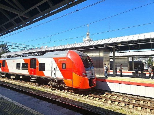 С сегодняшнего дня запущены 26 дополнительных ежедневных рейсов электропоездов по маршруту Сочи – Имеретинский курорт
