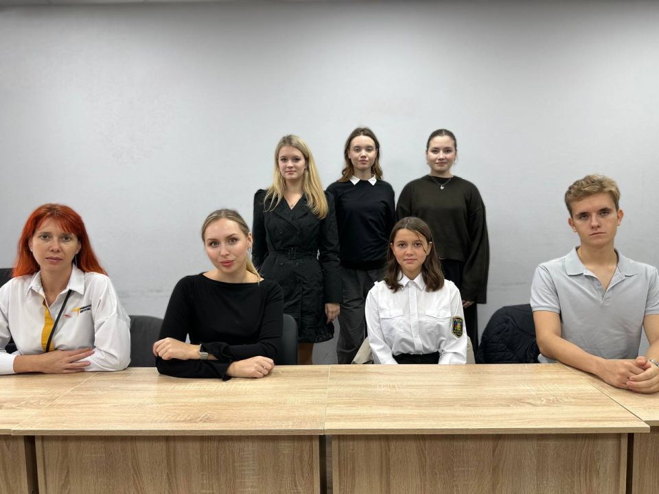 Команда участников «Школа с мэром» встретилась с начальником управления по делам молодёжи