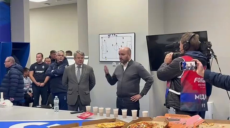 Губернатор Самарской области Вячеслав Федорищев поздравил футболистов и тренерский штаб «Крыльев Советов» с победой над «Сочи» в Кубке России