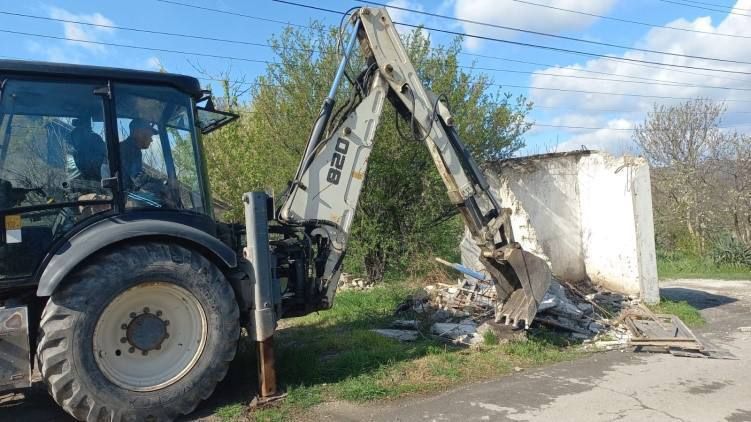 Андрей Кравченко: В Новороссийске продолжается активная работа по выявлению и принятию мер к ликвидации незаконных построек, как капитальных, так и временных сооружений