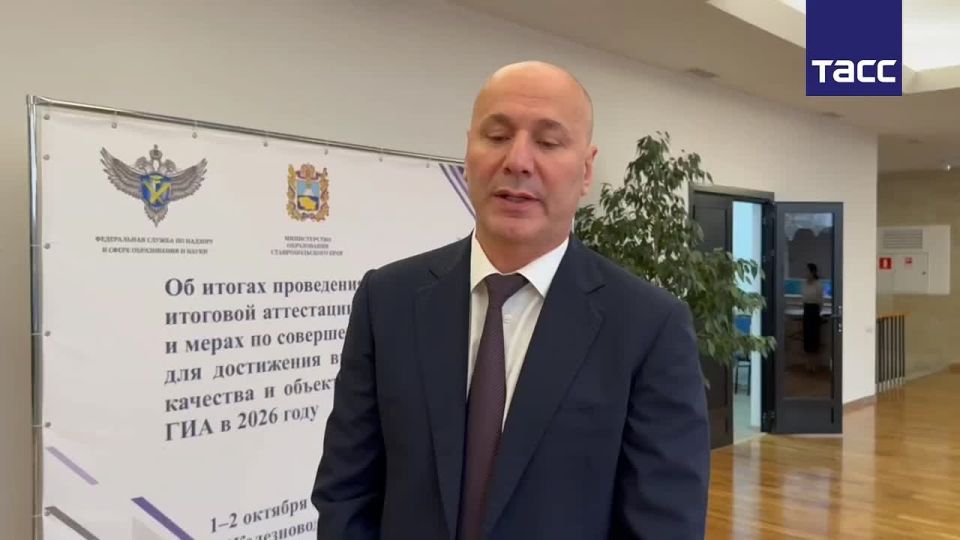 Рособрнадзор не отмечает никаких сбоев при подготовке к итоговому сочинению по РФ, сообщил ТАСС Анзор Музаев