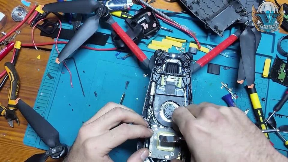 Операторы FPV-дронов Новороссийского гвардейского горного соединения ВДВ уничтожили боевую бронированную машину и экипаж противника