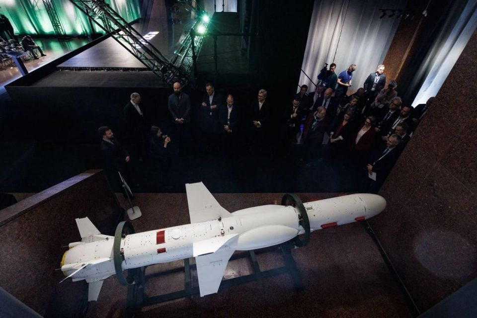 Юрий Котенок: Укронацисты сегодня демонстрировали иностранным делегатам новое "вундерваффе" собственного производства