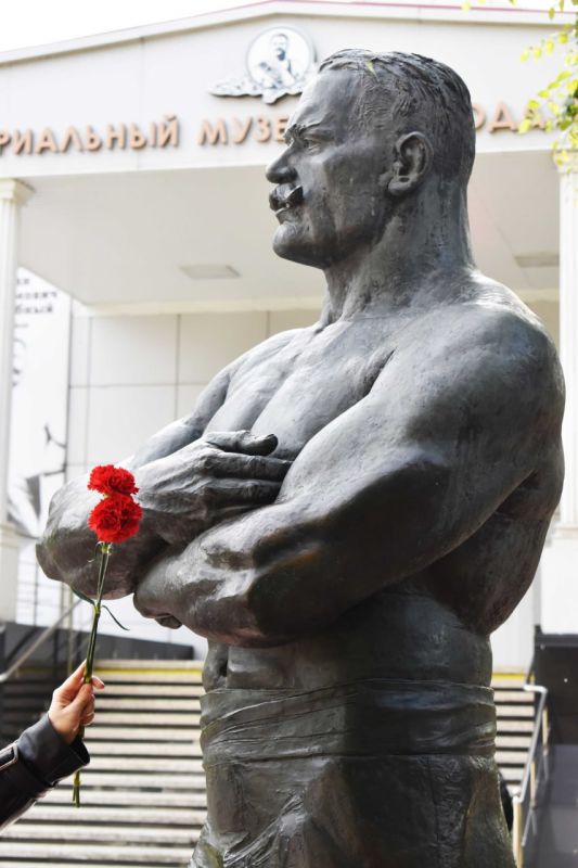 Чемпиону чемпионов - 154!. 8 октября в Ейске состоялся традиционный митинг