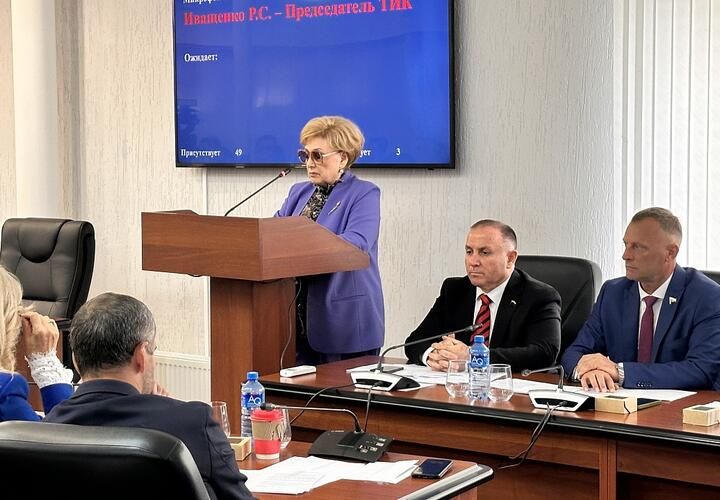 На первом заседании нового созыва городской думы Краснодара, депутаты единогласно избрали председателем Веру Галушко