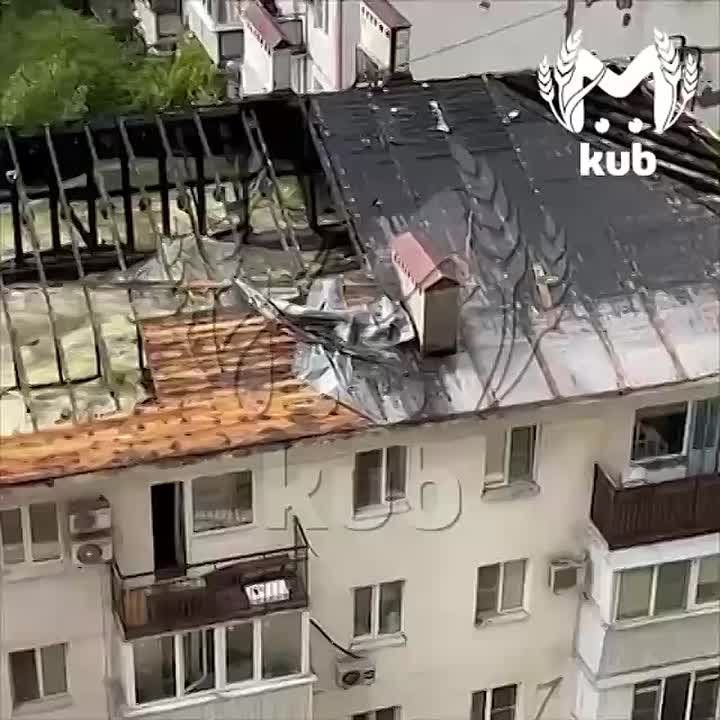 Дожди топят новороссийский дом, в который 24 сентября попал дрон