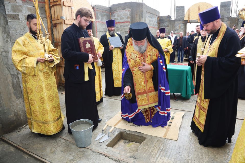 В Усатовой Балке заложили памятный камень в основание строящегося храма