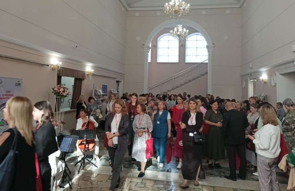 Международную конференцию «Через библиотеки – к будущему» посетили библиотекари Новороссийска Темой мероприятия, которое прошло в Анапе, стало «Будущее читающей страны: библиотека и цифровое поколение»