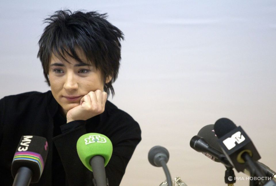 Земфира* сохранила права на свои песни в России