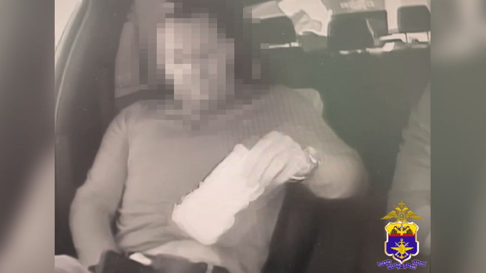 Работник аэропорта задержан транспортной полицией Краснодара за попытку обмана предпринимателя