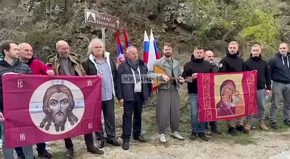 Указатели, установленные кубанскими казаками в Сербии, обновили на «Русской дороге»