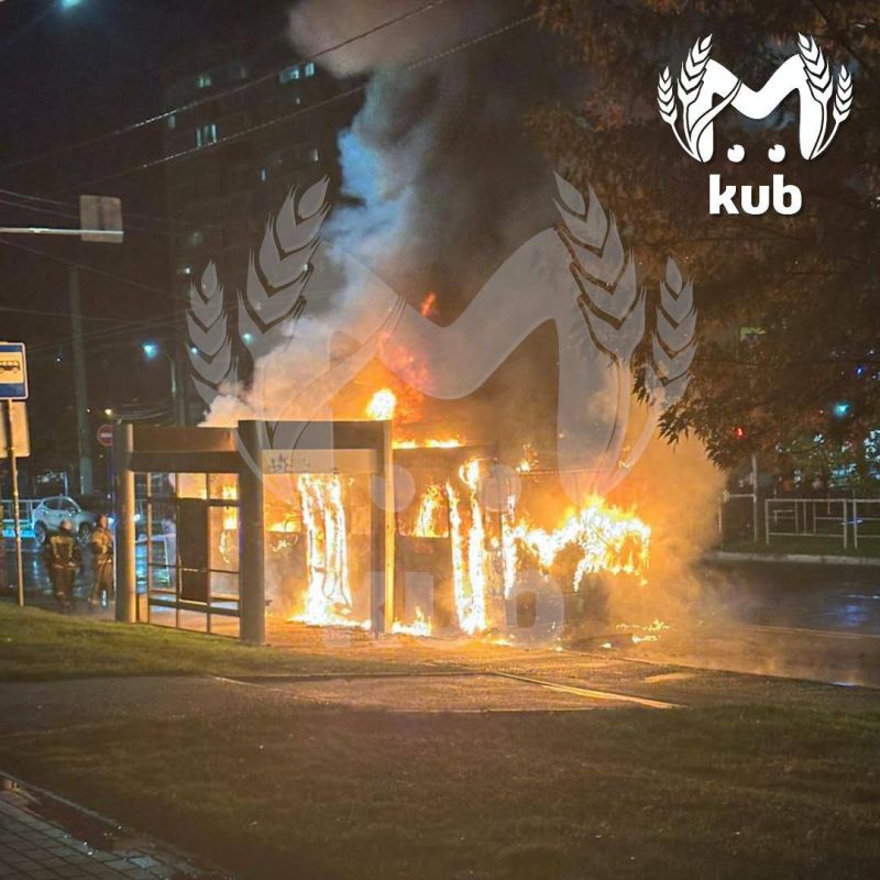 Троллейбус сгорел в Юбилейном микрорайоне Краснодара