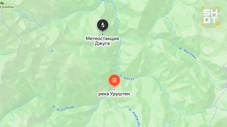 Восемь туристов с детьми застряли без снаряжения в горах Краснодарского края из-за поднявшейся реки
