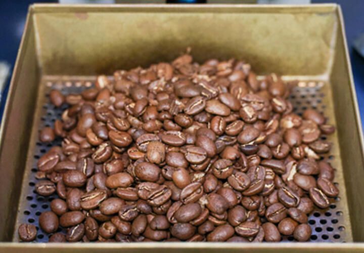 Неурожай и американские пошлины: эксперты объяснили, почему кофе взлетел в цене