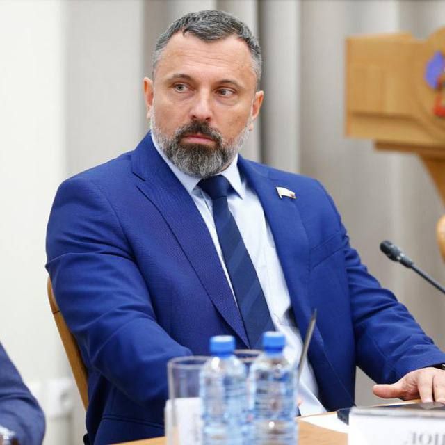 Денис Мантуров поручил Минпромторгу РФ представить предложения по возможной отсрочке введения новых правил расчета утильсбора на автомобили