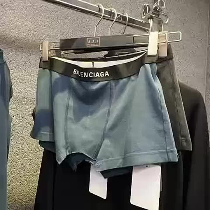 Такого вы ещё не видели. Юбку в виде рваных мужских трусов от Balenciaga нашли в ЦУМе — это реальная вещь от мирового бренда, а не шутка от ИИ Цена старых батиных трусов юбки всего лишь 109 500 рублей, налетаем?