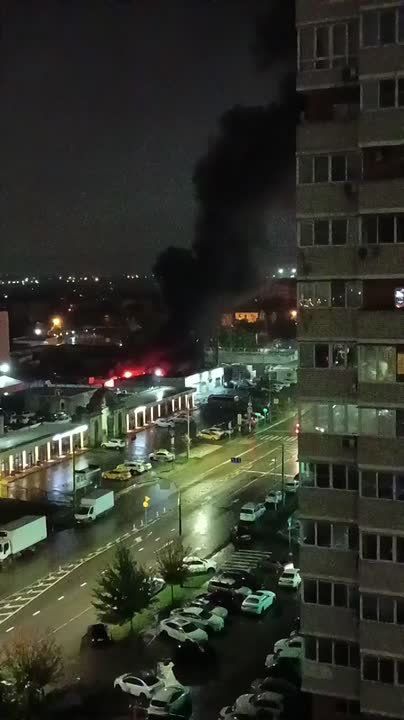 Две машины сгорели в краснодарском автосервисе