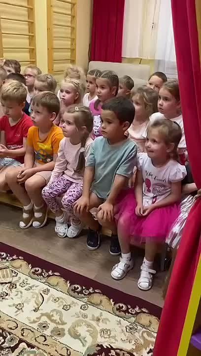 Сотрудники Госавтоинспекции г. Краснодара и представители «БайкЦентра» провели занятие для дошколят