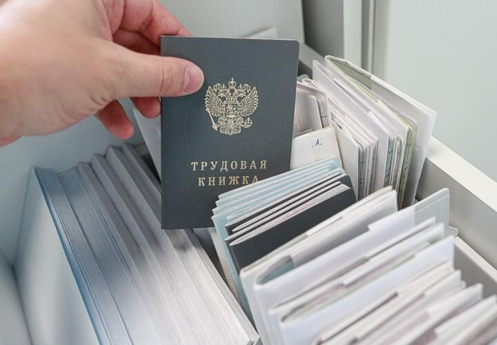 Оставшиеся без работы могут получить больше денег, но когда?