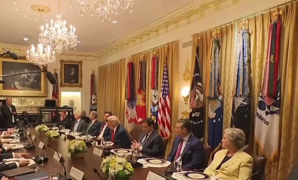 Трамп заявил, что в пятницу Зеленский будет клянчить попросит у США ракеты «Томагавк»