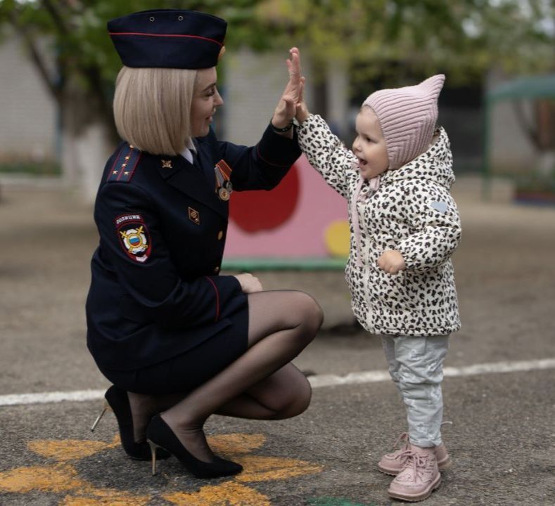 Полицейские и воспитанники 10 детского сада станицы Каневской желают нашим подписчикам доброго утра и напоминают СЕМЕЙНЫЕ ПРАВИЛА БЕЗОПАСНОСТИ