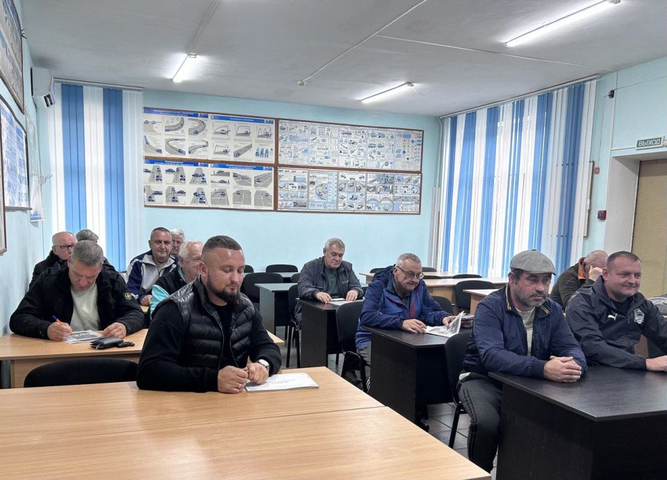 В целях профилактики ДТП с участием пассажирского транспорта сотрудники технического надзора Северской Госавтоинспекции проводят рабочие встречи с представителями автоперевозчиков, чей транспорт задействован в подвозе...