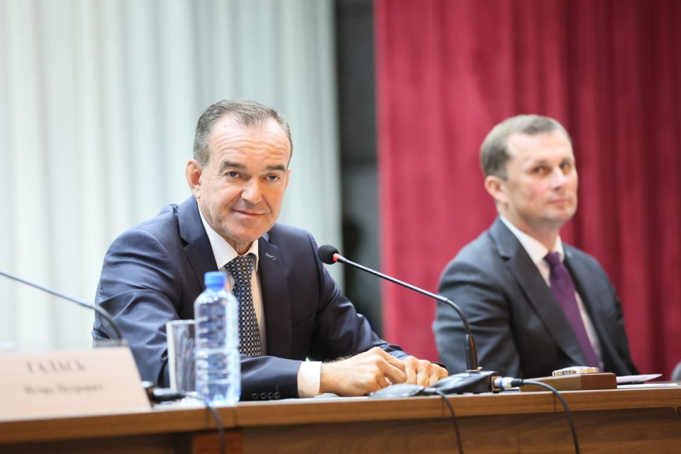 Вениамин Кондратьев поручил увеличить количество транспорта на муниципальных маршрутах в станице Староминской