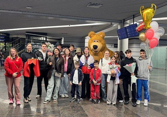 В аэропорту Сочи торжественно встретили бронзового призера чемпионата мира по тхэквондо ИТФ Иванну Коваль