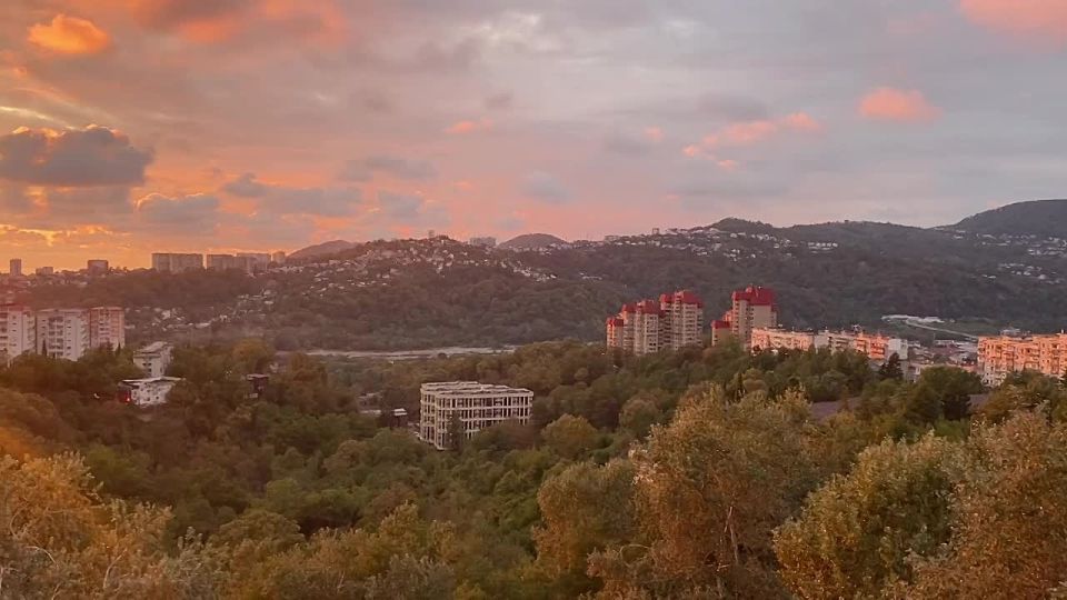 Прекрасный осенний закат.. Только в Сочи бывают такие