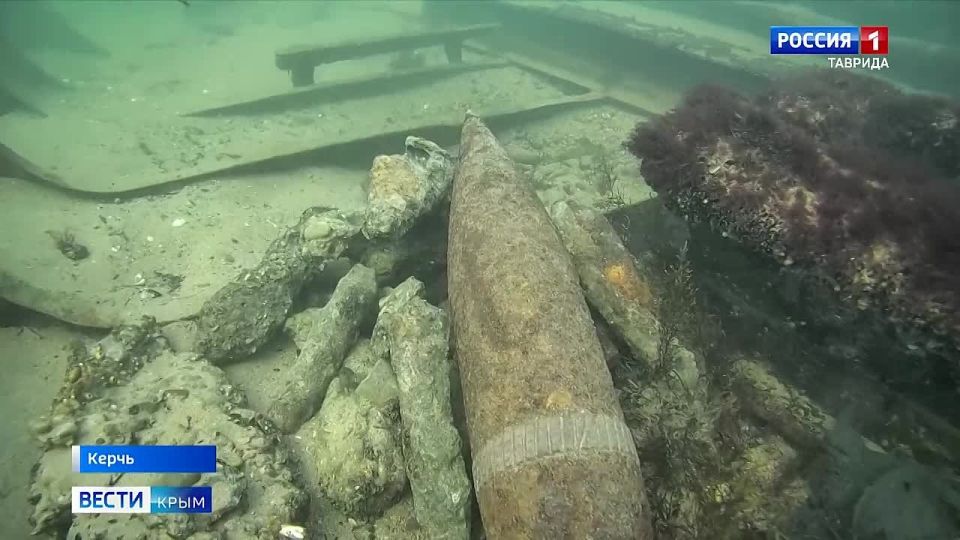 В Керчи на затонувшем в годы Великой Отечественной войны теплоходе «Ейск» крымские спасатели уничтожили 26 взрывоопасных предметов