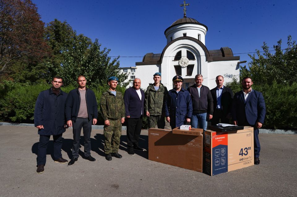 Депутаты Совета передали оргтехнику для отправки в зону СВО