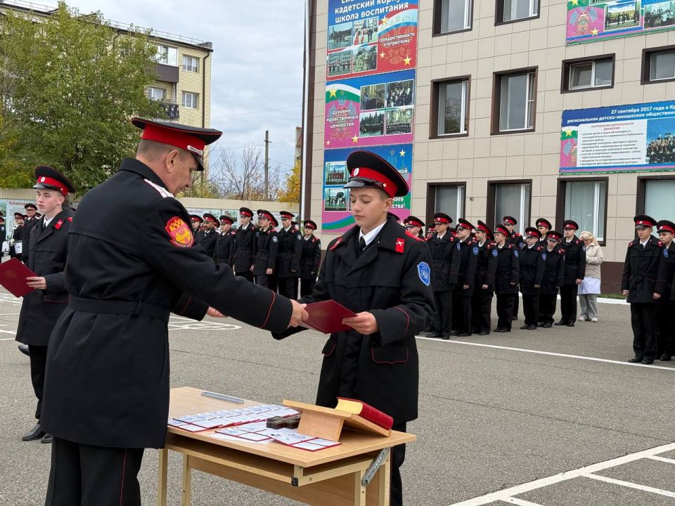 Сегодня в казачьем кадетском корпусе увековечили память казаков героев