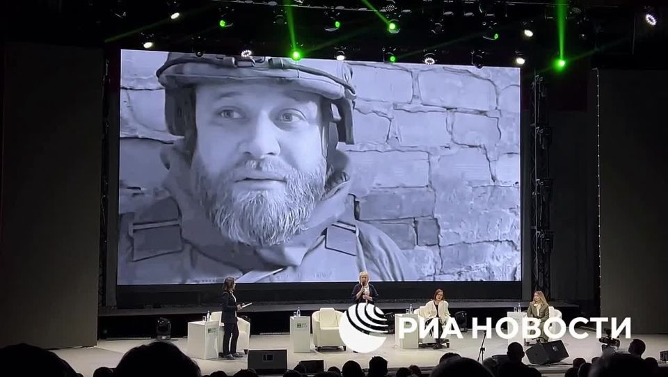 Память военкора РИА Новости Ивана Зуева, погибшего в Запорожской области при выполнении журналистского задания, почтили минутой молчания на Международном фестивале документального кино, который проходит в Кургане