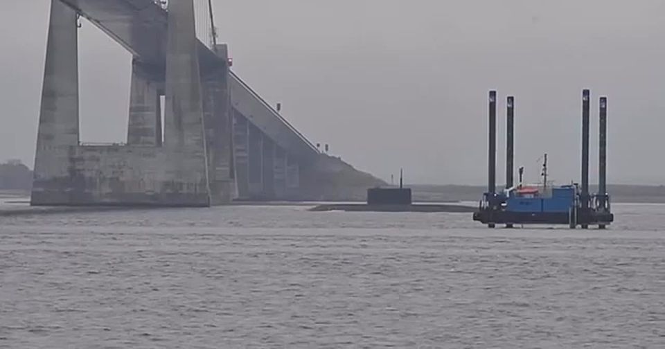 Видео прохода большой подводной лодки Б-261 «Новороссийск» Балтийскими проливами на пути домой