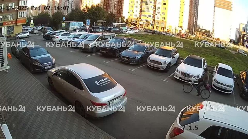 Момент нападения мужчины на 17-летнюю девушку попал на камеры