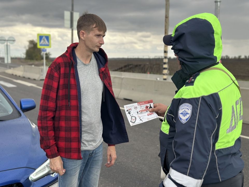 Сотрудники Госавтоинспекции Кубани призвали водителей к дисциплинированности и взаимоуважению на дорогах