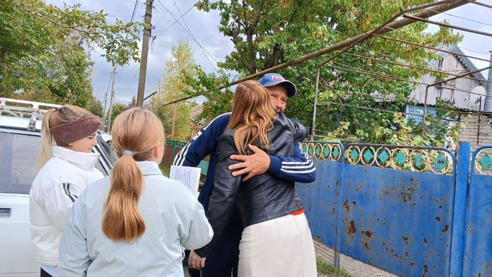 В преддверии празднования Дня отца главой Моревского сельского поселения и активистами Движения первых было организовано поздравление на дому отцов участников Специальной военной операции: «Папы очень нам нужны, папы очень...